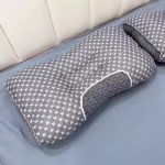 اشترِ واحد واحصل على آخر مجانًا، إجمالي قطعتين من وسادة الرقبة المصنوعة من التريكو الرمادي الناعم للتدليك - تتميز بتصميم مريح وقابل للتعديل، وحشية وسادة عالية الجودة، وغطاء قابل للإزالة لتحسين راحة النوم - Image 8