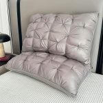 طقم وسائد فندقية 5 نجوم مكونة من وسادتين مناسبة لجميع أوضاع النوم، فائقة النعومة وقابلة للغسل في الغسالة مناسبة للنوم على الجانب/الظهر/البطن، غطاء قابل للغسل اليدوي وتقنية الطي المموج بالموجات فوق الصوتية، وسائد سرير أو كهدية - Image 8